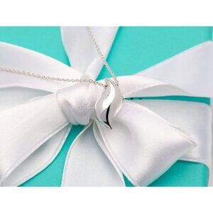 Tiffany & Co. Necklace Elsa Peretti Feather Pendant in Silver on a 16" Chain